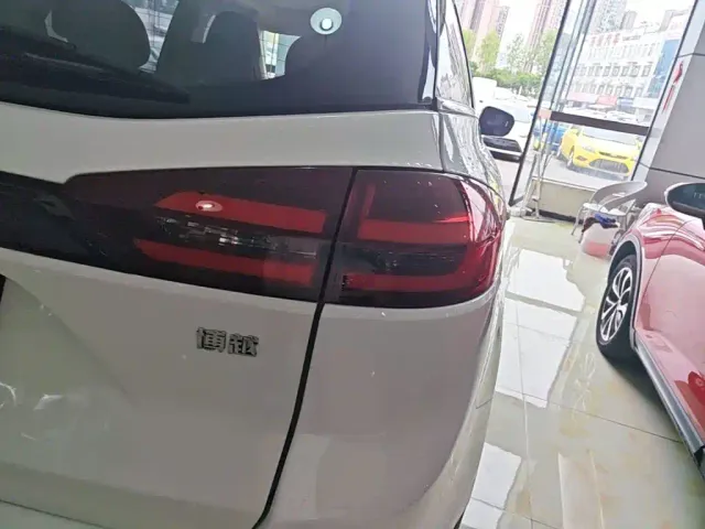 Geely Boyue — Фото автомобиля 7