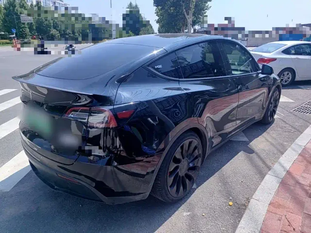 Tesla Model Y — Фото автомобиля 6
