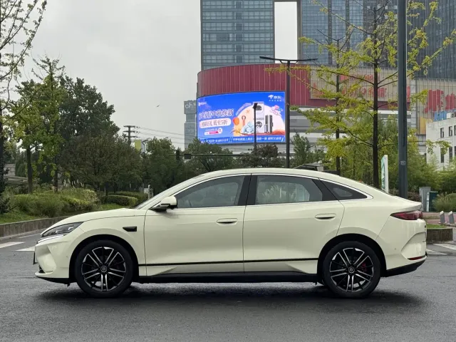 BYD Qin L — Фото автомобиля 15