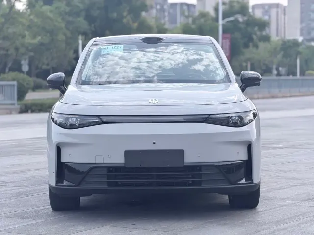 Leapmotor C10 — Фото автомобиля 2