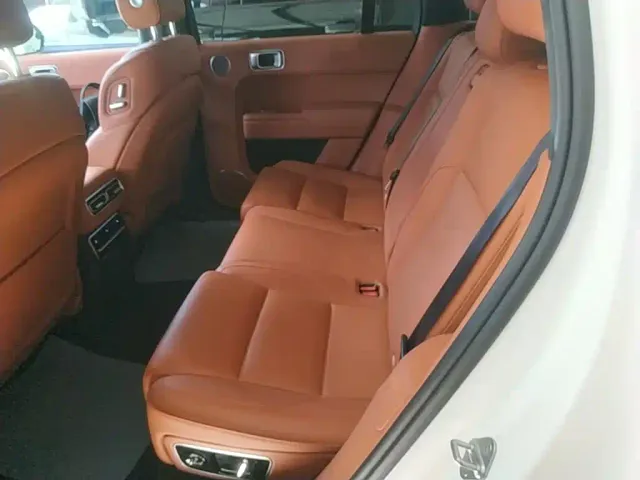 Li Auto L7 — Фото автомобиля 16