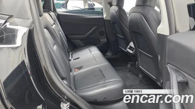 Tesla Model Y — Фото автомобиля 12