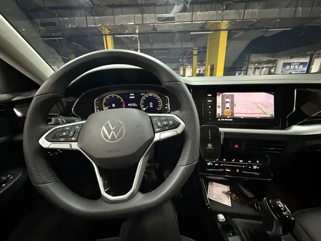 Volkswagen Passat — Фото автомобиля 11
