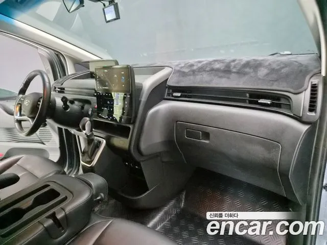 Фотография автомобиля — Hyundai Staria