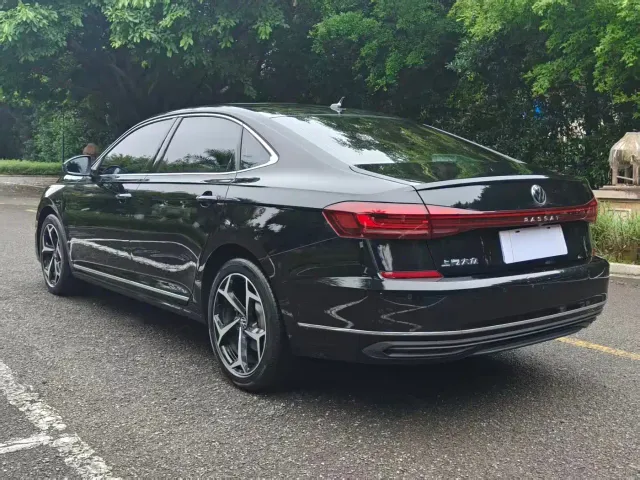 Volkswagen Passat — Фото автомобиля 7