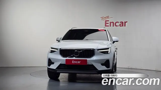 Volvo XC40 — Фото автомобиля 3