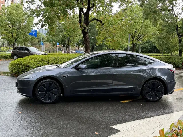Tesla Model 3 — Фото автомобиля 3