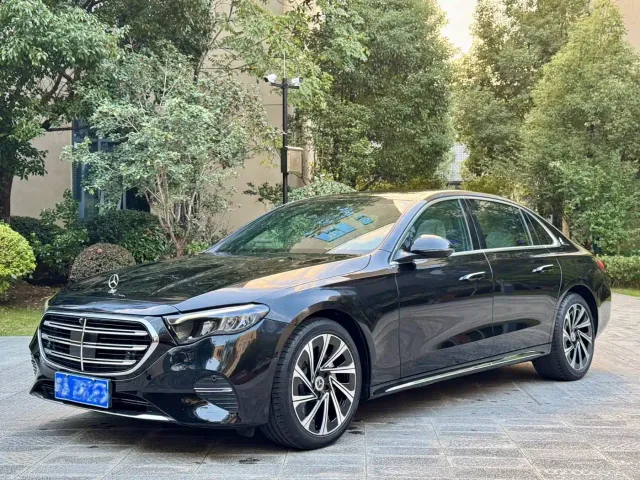 Mercedes-Benz E-Class — Фото автомобиля 3