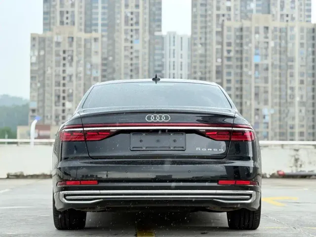 Audi A8 — Фото автомобиля 14