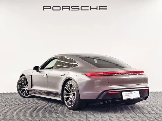 Porsche Taycan — Фото автомобиля 5