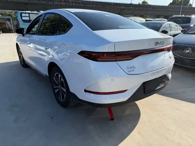 BYD Qin PLUS 2026 Model DM-i 210KM Progressive Edition — Фото автомобиля 8
