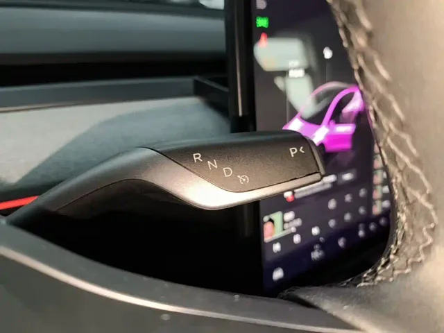Tesla Model Y — Фото автомобиля 13