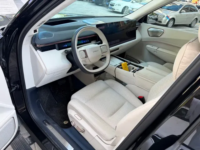 Lynk & Co 900 — Фото автомобиля 3