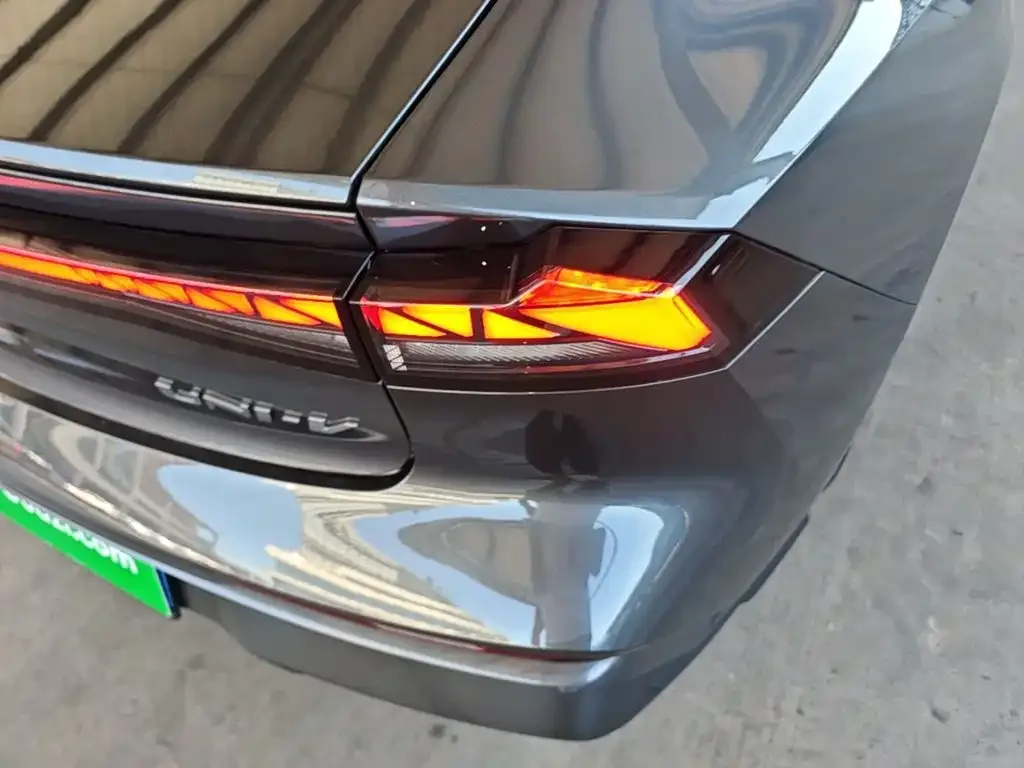 Changan Changan UNI-V 2025 1.5T 500Bar Premium Model — Фото автомобиля 23