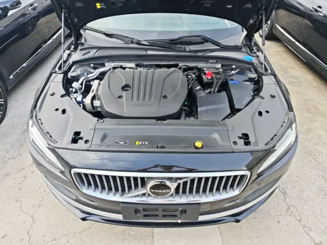 Volvo S90 — Фото автомобиля 24