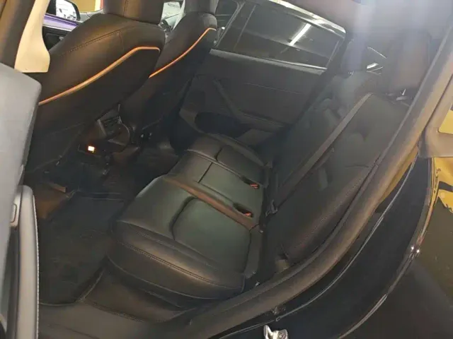 Tesla Model Y — Фото автомобиля 16