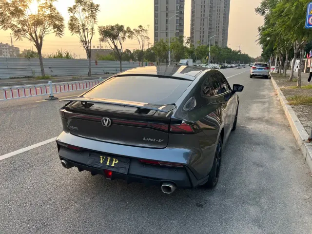 Changan UNI-V — Фото автомобиля 9
