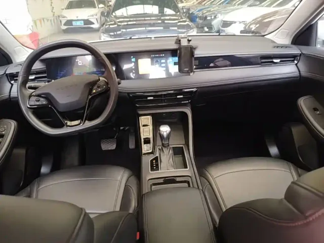Roewe i5 — Фото автомобиля 9