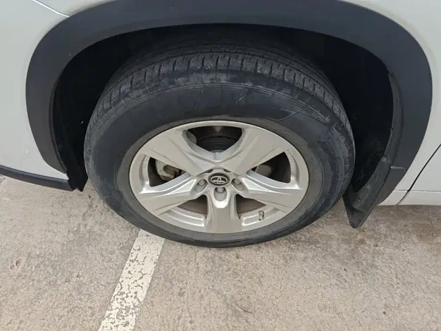 Toyota Highlander — Фото автомобиля 22
