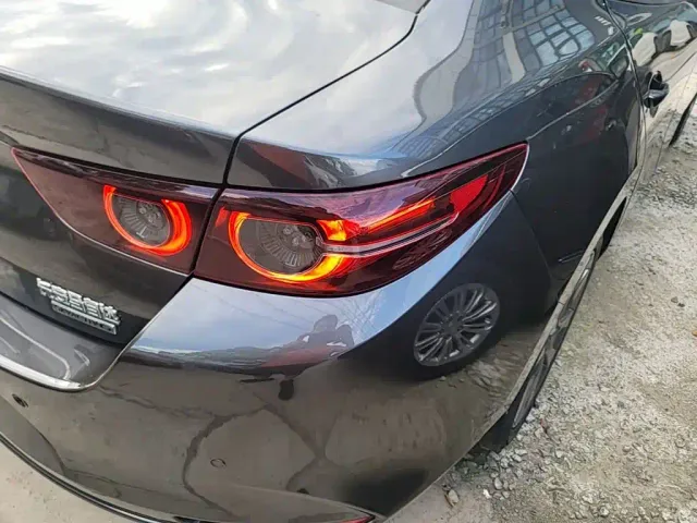 Mazda Axela — Фото автомобиля 7