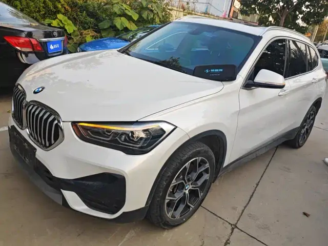 Фотография автомобиля — BMW X1