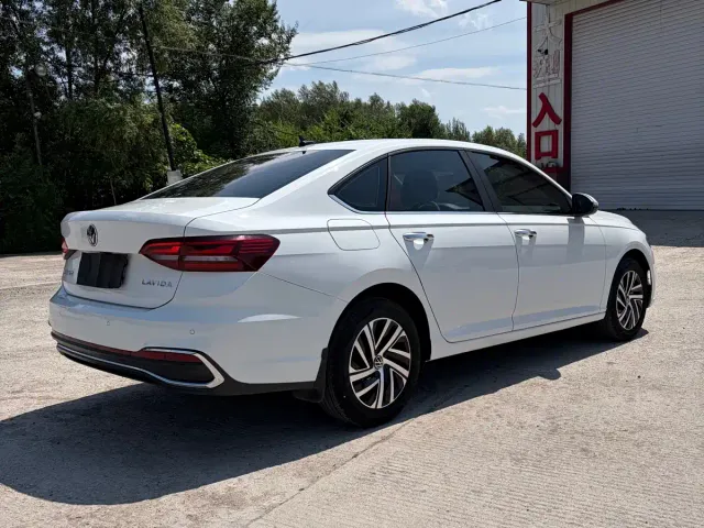 Volkswagen Lavida — Фото автомобиля 9