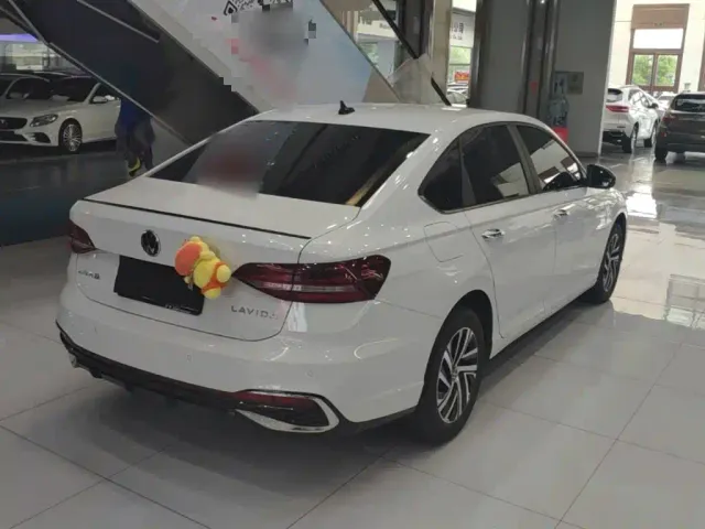 Volkswagen Lavida — Фото автомобиля 6