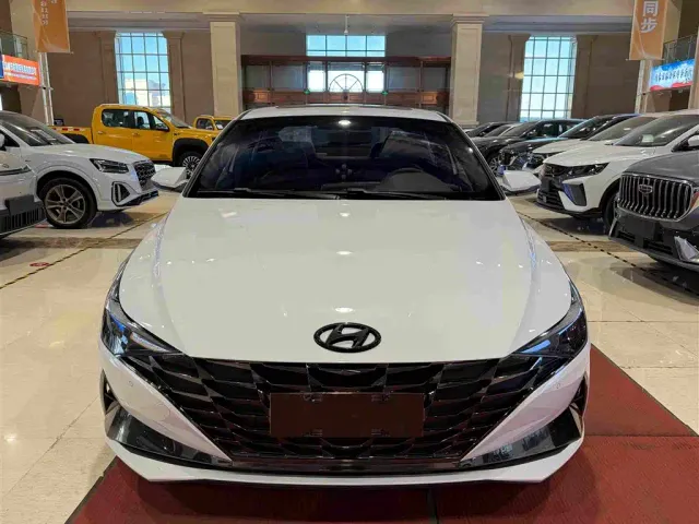 Hyundai Elantra — Фото автомобиля 2