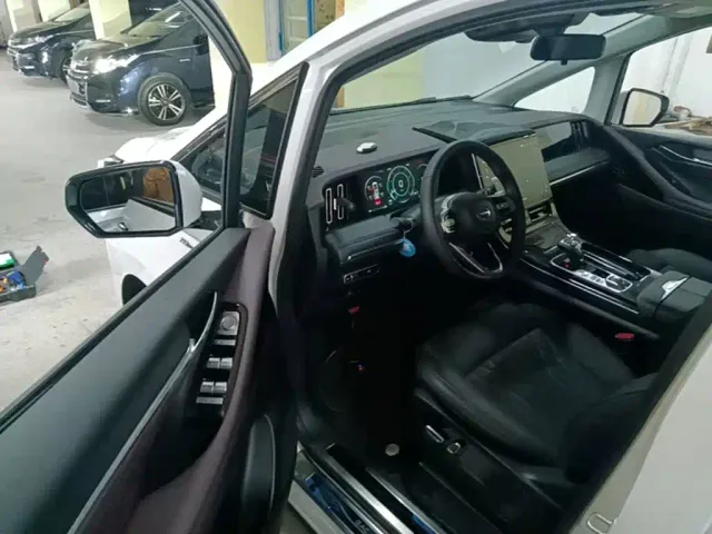 GAC Trumpchi M8 — Фото автомобиля 15