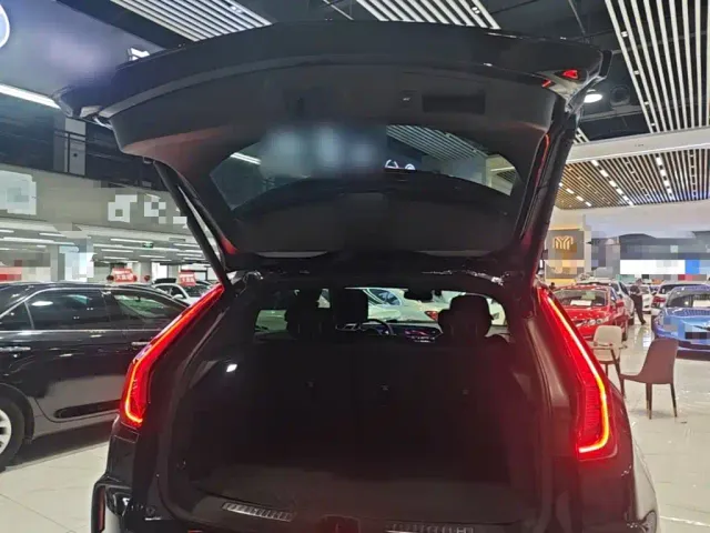Cadillac XT4 — Фото автомобиля 18