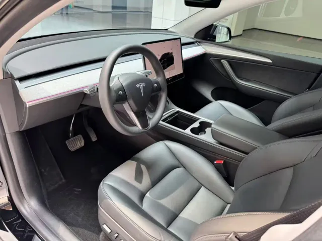 Tesla Model Y — Фото автомобиля 11