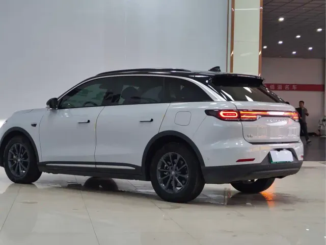 Leapmotor C11 — Фото автомобиля 8