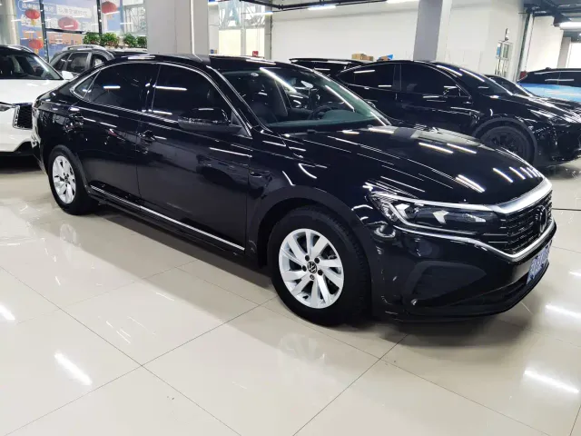 Volkswagen Passat — Фото автомобиля 2