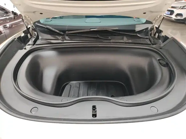 IM Motors LS6 — Фото автомобиля 19