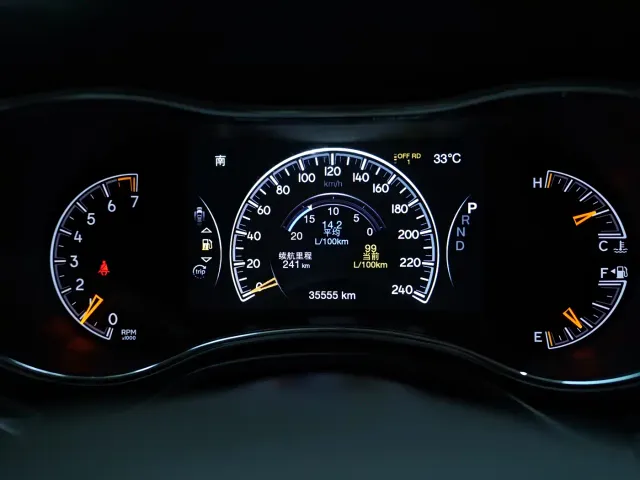 Jeep Grand Cherokee — Фото автомобиля 5
