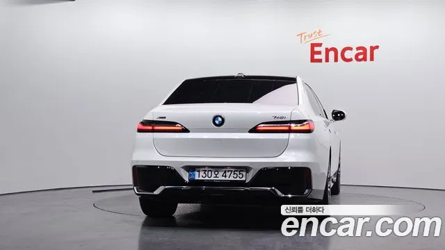 BMW 7-Series 7 серия (G70) 740i xDrive M Sport — Фото автомобиля 4