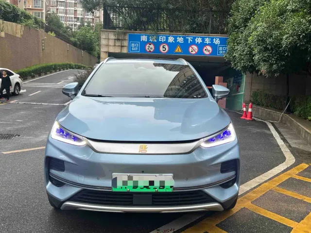 BYD Tang — Фото автомобиля 3
