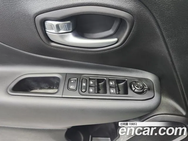 Jeep Renegade — Фото автомобиля 4