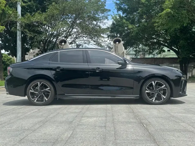 Lynk & Co 03 — Фото автомобиля 23