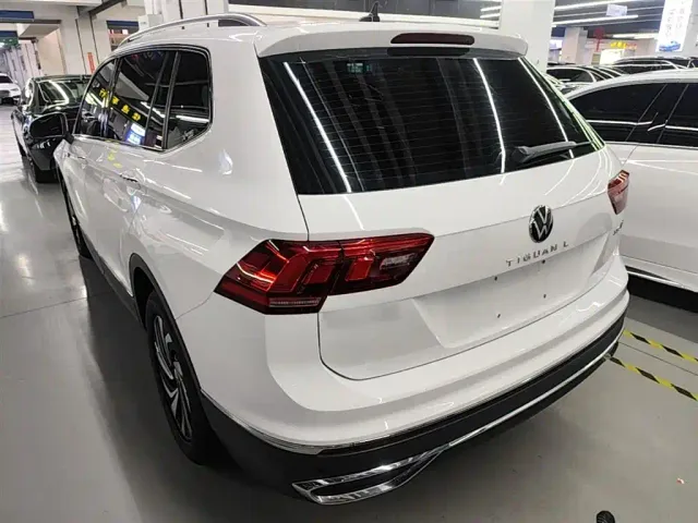 Volkswagen Tiguan L — Фото автомобиля 4