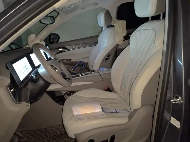Roewe RX9 — Фото автомобиля 11