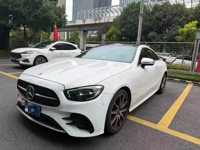 Фотография автомобиля — Mercedes-Benz E-Class