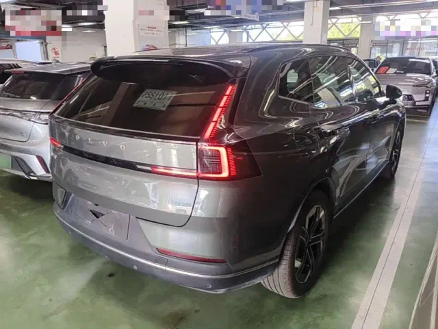 Volvo XC70 Plug-in Hybrid — Фото автомобиля 6