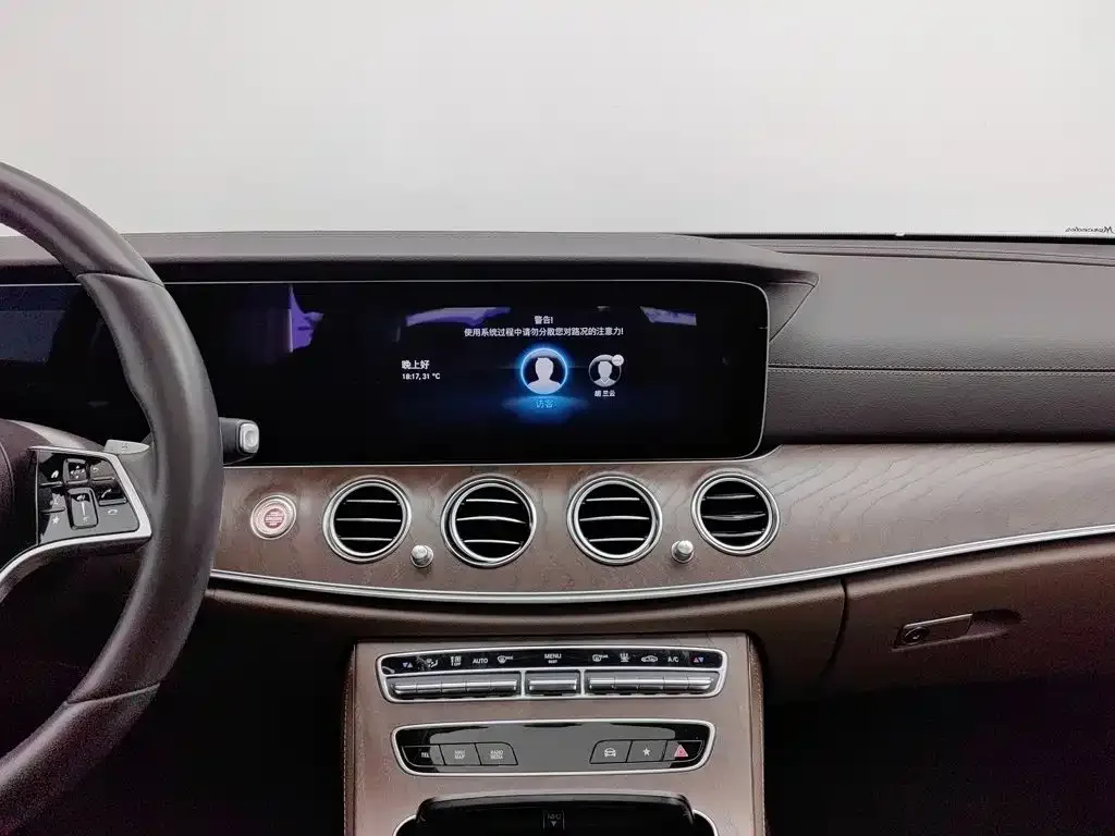 Mercedes-Benz Mercedes-Benz E-Class New Energy 2023 E 350 e L Plug-in Hybrid Sedan — Фото автомобиля 12