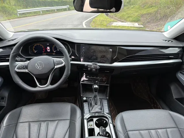 Volkswagen Passat — Фото автомобиля 10