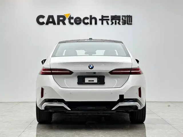 BMW 5 Series — Фото автомобиля 4