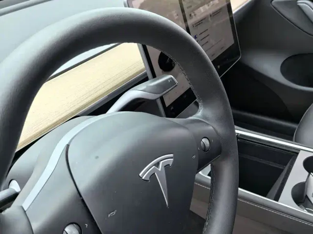Tesla Model Y 2022 Long Range AWD — Фото автомобиля 2