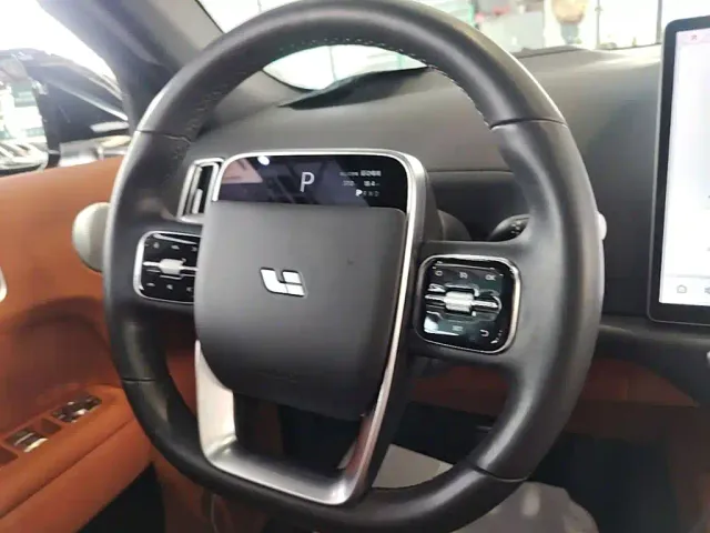 Li Auto L7 — Фото автомобиля 10
