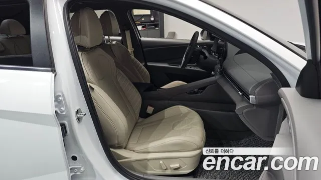 Hyundai Avante CN7 — Фото автомобиля 16