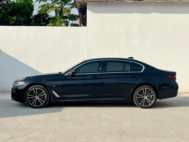 BMW 5 Series — Фото автомобиля 4